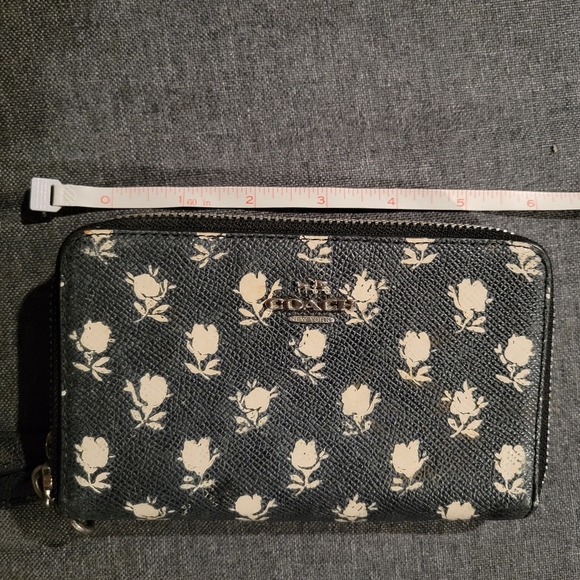 Coach Handbags - Pebbled leather coach wallet